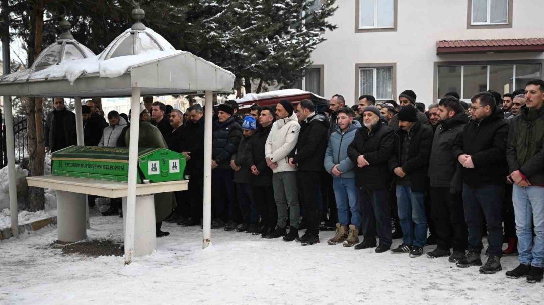 Yangında hayatını kaybeden 2 kişi gözyaşları arasında toprağa verildi