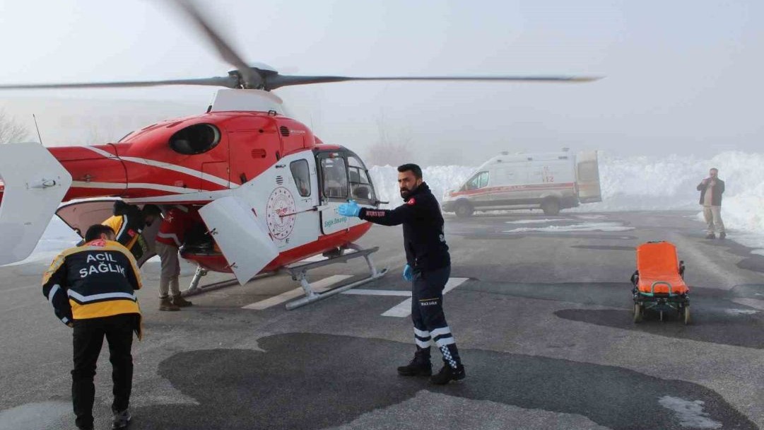 Yaşlı hasta hava ambulansı ile hastaneye yetiştirildi