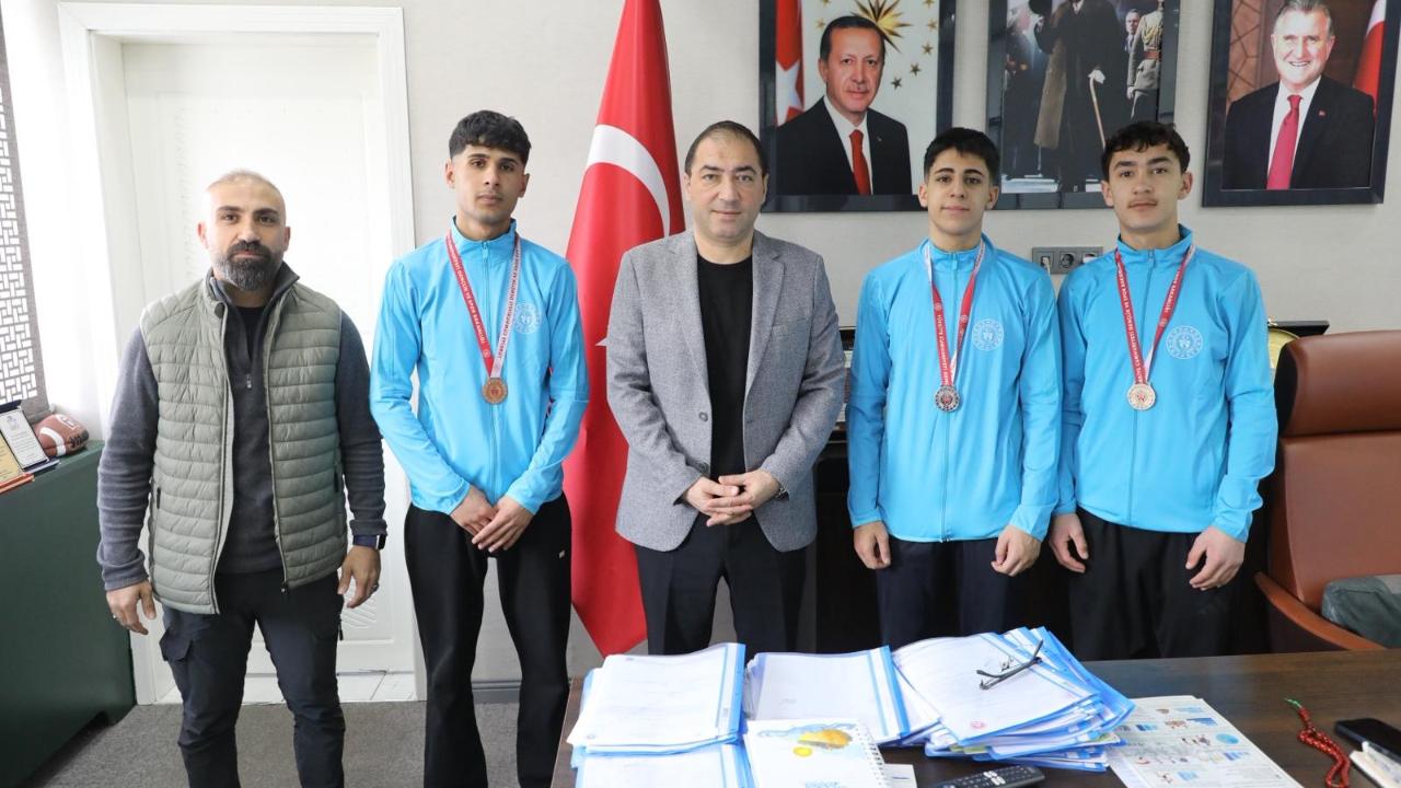 40 İl arasında Ağrı’dan çifte madalya ve şampiyonluk