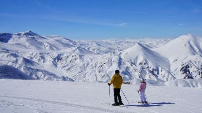 Erzurum Palandöken’de kayak keyfi sürüyor