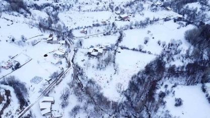 Beyaza bürünen 2 bin rakımdaki mahalleler havadan görüntülendi