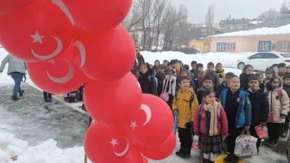Muş’ta ikinci dönem "Bayrak Sevgisi" temasıyla başladı