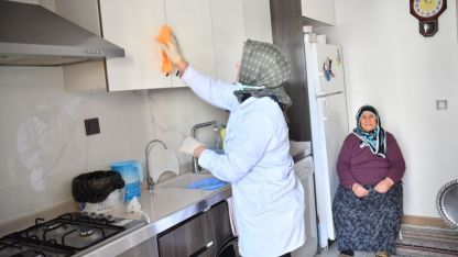 Yeşilyurt’ta büyükler baş tacı olmaya devam ediyor