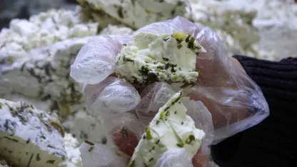 Van otlu peyniri hem sofralık hem hediyelik olarak tercih ediliyor