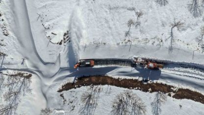 Yoğun kar ve tipi Muş-Bitlis karayolunu ulaşıma kapadı