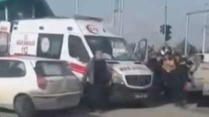 İki otomobil çarpıştı: 5 yaralı