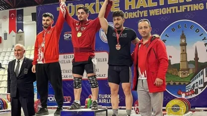 Erzincanlı halterci İbrahim Özbay Türkiye üçüncüsü oldu