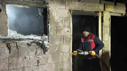 Çaldıran’da odunluk yangını