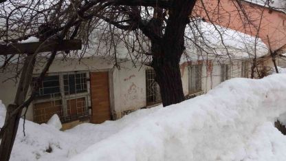 Bitlis’te kar yığınları kardan kaleye dönüştü