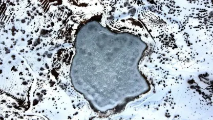 Kemah’taki Ardos Gölü dondu: Bin 660 rakımlı buz gölü drone ile görüntülendi