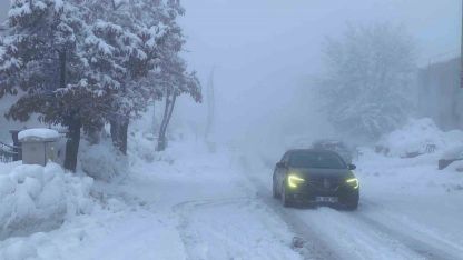 O ilçede 40 gündür kar yağışı sürüyor