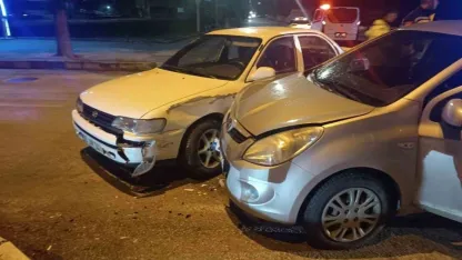Erzincan’da trafik kazası; 2 otomobil çarpıştı