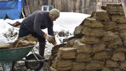 Bitlis'te köylülerin gelecek kış telaşı şimdiden başladı