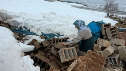 Yüksekova’da bir annenin sessiz feryadı: Zine Teyze yıkılan ahırının başında gözyaşlarına boğuldu