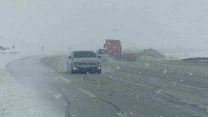 Van’ın yüksek kesimlerde lapa lapa kar yağdı