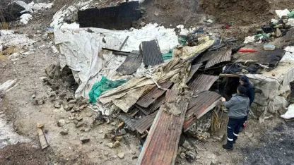 Çatak’ta tandır evi çöktü: Babaanne ile torunu yaralandı