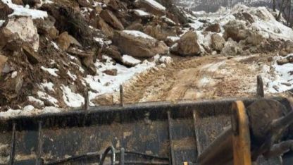 Bitlis Hizan’da kar eridi, heyelan yolları kapattı