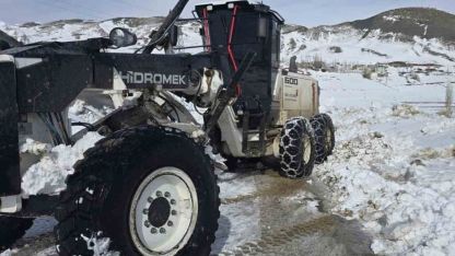Son yılların en yoğun kar yağışını alan Iğdır’da karla mücadele aralıksız sürüyor