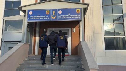 Aranan şahıslar Jandarmadan kaçamadı