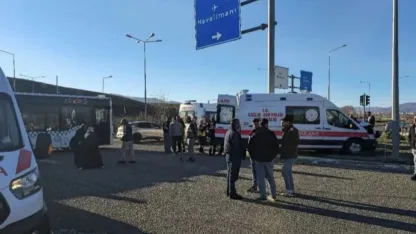 Bingöl’de ambulans ile hafif ticari araç çarpıştı: 5 yaralı