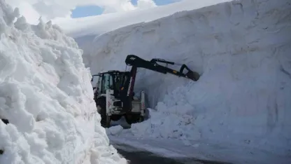 Komşu ilde kar kalınlığı 6 metreyi aştı