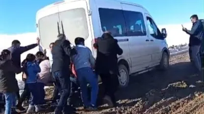 Özalp'ta çamurlu yollarda eğitim çilesi