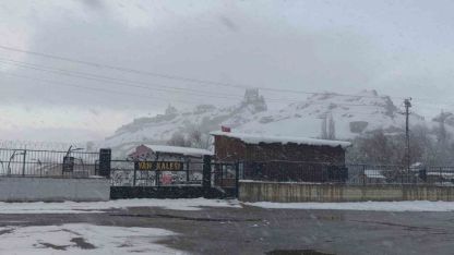 Van’da kardan dolayı kapanan 390 yoldan 230’u açıldı