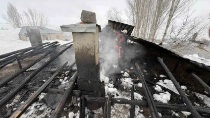 Van’da çatı yangını
