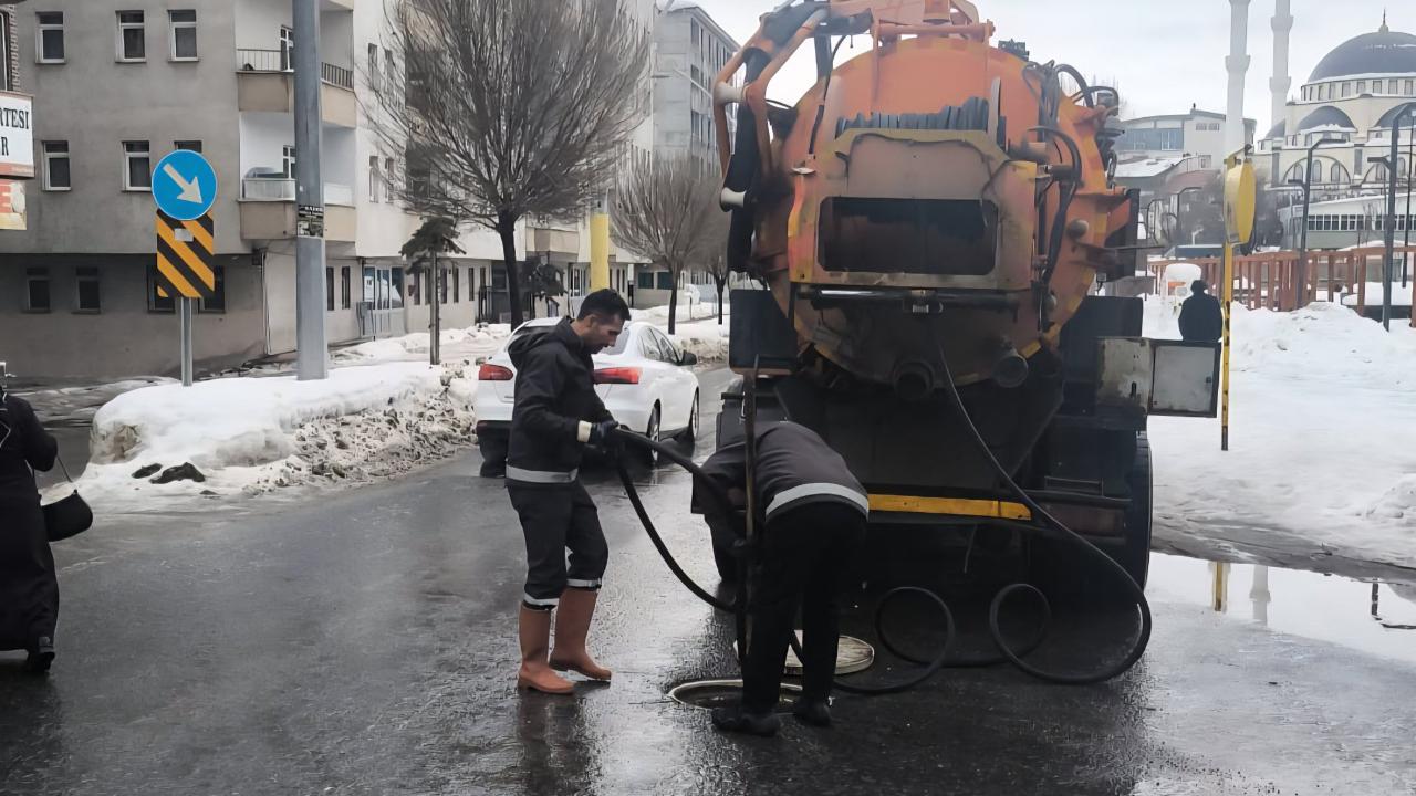 Ağrı Belediyesi Kar Sularına Karşı Önlemleri Artırdı