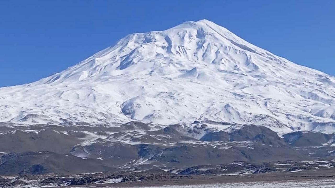 Ağrı Dağı’nın zirvesi açıldı, ortaya eşsiz manzara çıktı