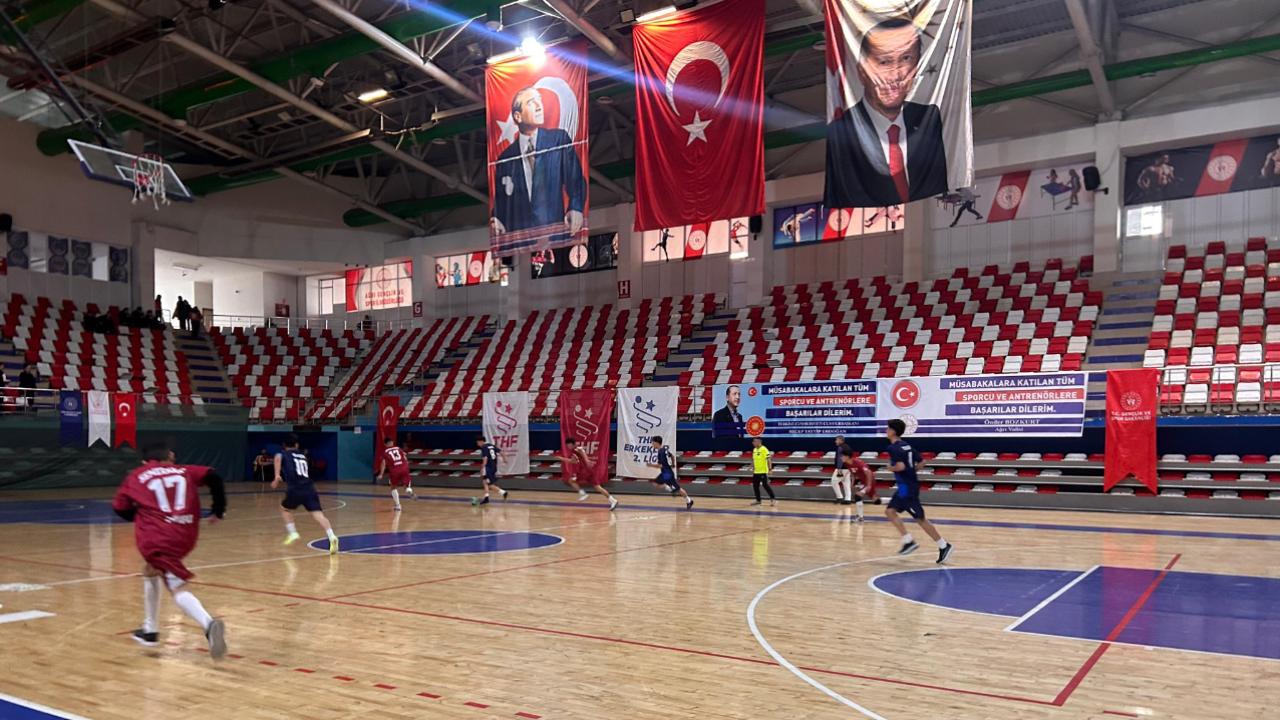 Ağrı’da 20 okul takımı futsal şampiyonluğu için sahaya çıktı