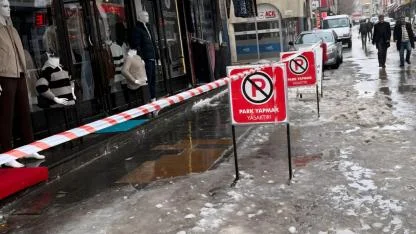 Ağrı’da Buz Sarkıtı ve Çatı Tehlikesine Karşı Alarm