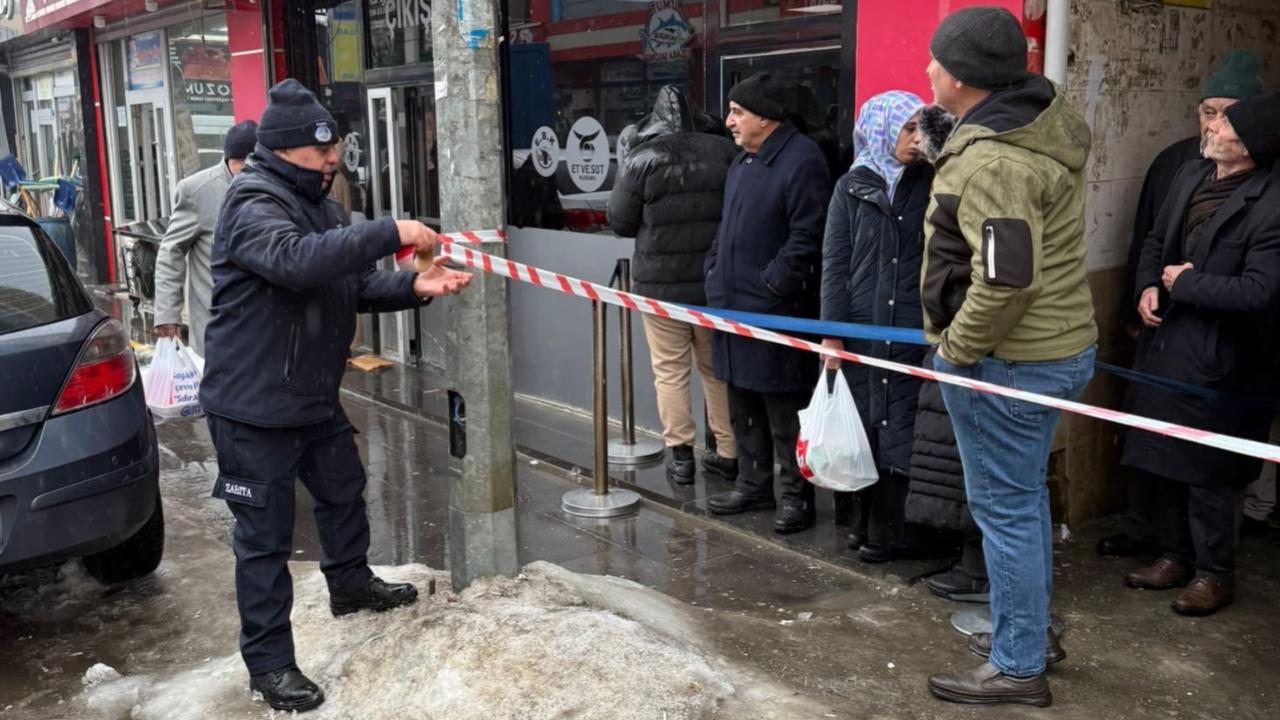 Ağrı’da Buz Sarkıtı ve Çatı Tehlikesine Karşı Alarm