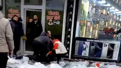 Ağrı’da çatıdan düşen kar kütlesi paniğe neden oldu: 1 yaralı