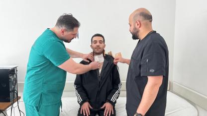 Ağrı’da ilk kez boyun kırığı ameliyatı yapıldı, felçli hasta yürüyerek taburcu oldu (Videolu Haber)