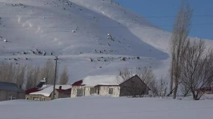 Ağrı’da Kar, Soğuk Havaya Kısa Bir Mola Verdirdi