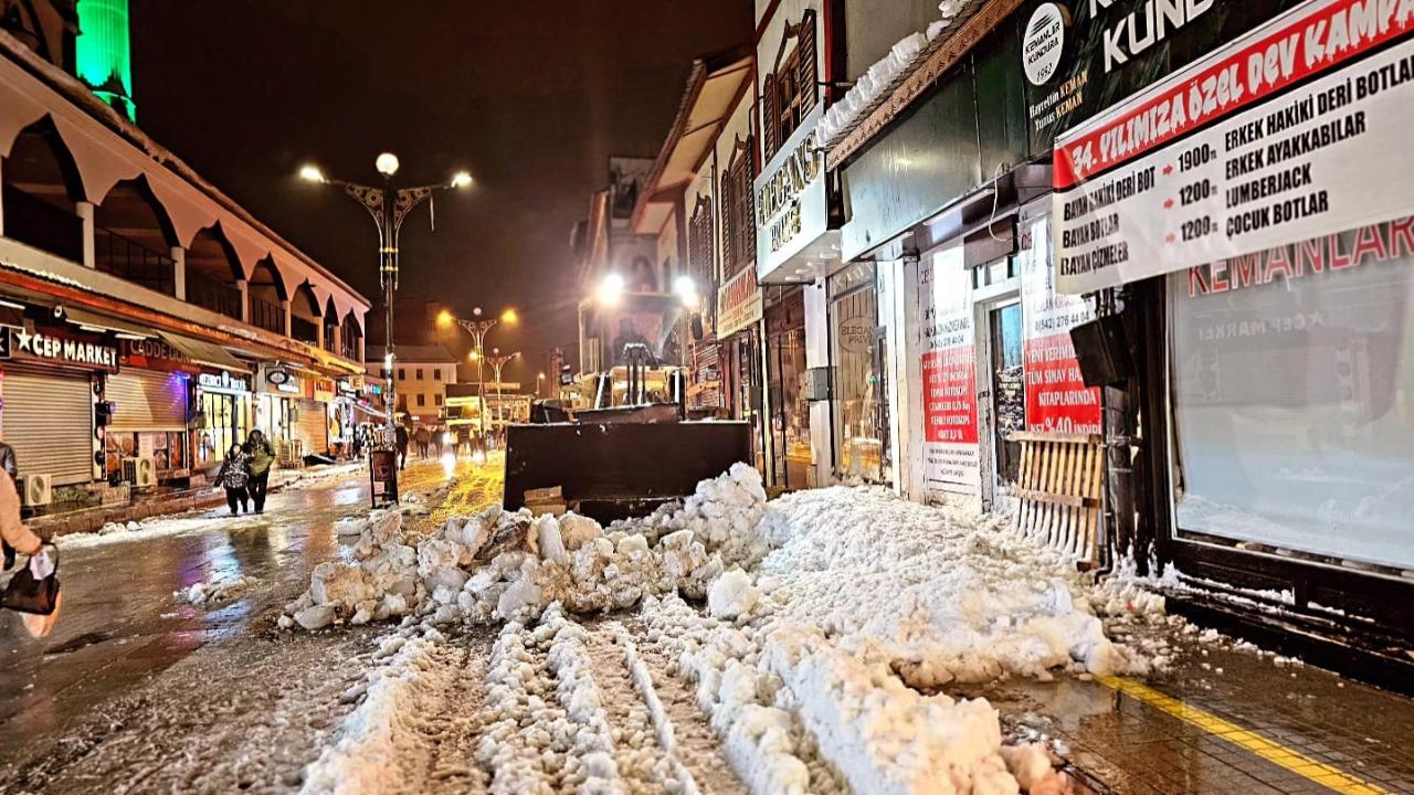 Ağrı’da Karla Mücadele ve Altyapı Çalışmaları Sürüyor