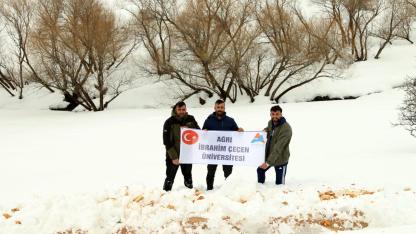 Ağrı’da yaban hayvanları için doğaya yem desteği
