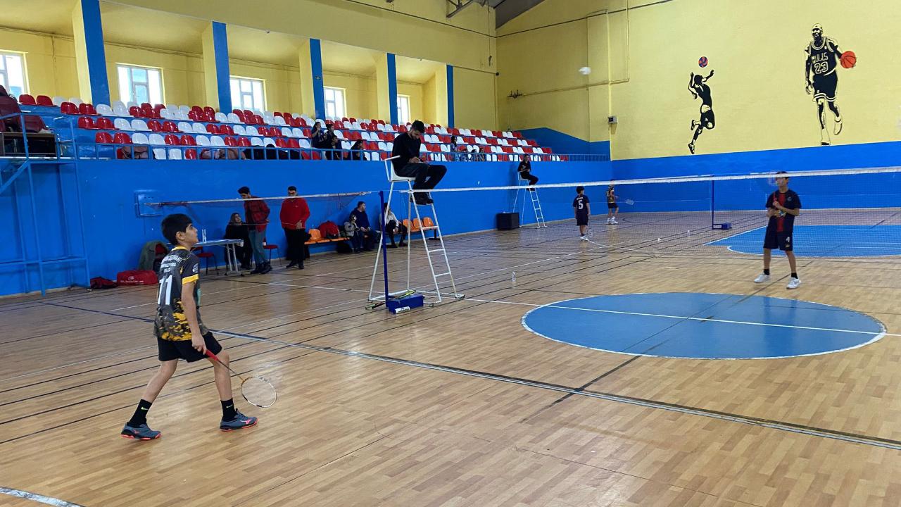 Ağrı’da Yıldızlar Badminton Turnuvası Başladı