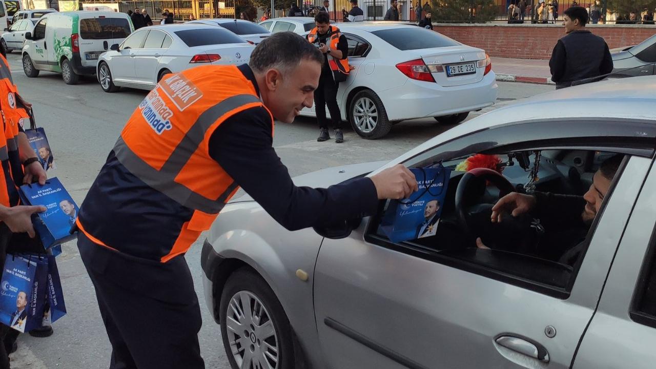 AK Parti Erciş Teşkilatı’ndan "İftara 5 Kala" Seferberliği