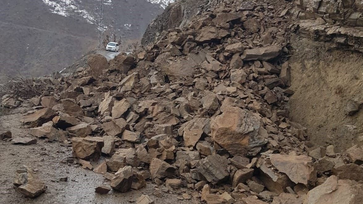 Bitlis’te 6 farklı noktada heyelan meydana geldi