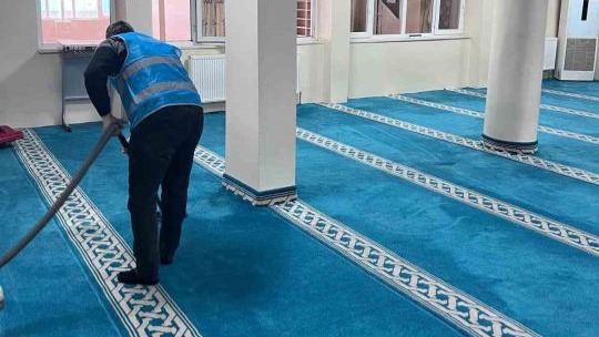 Camilerde Ramazan temizliği