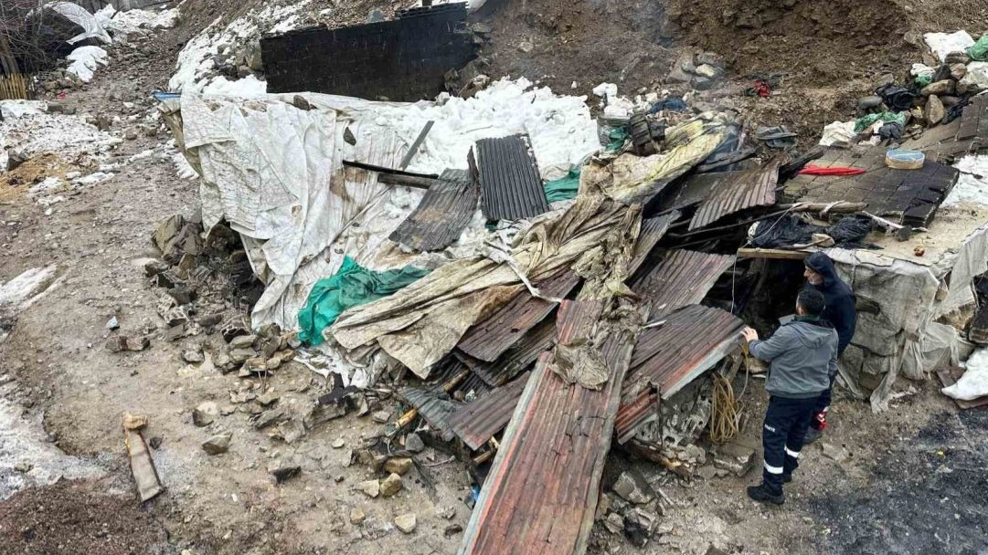 Çatak’ta tandır evi çöktü: Babaanne ile torunu yaralandı