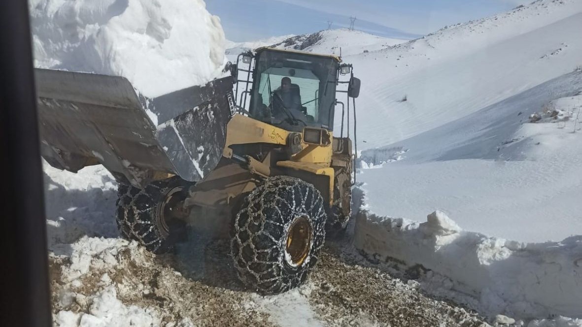 Çığ tehlikesi nedeniyle karla mücadele çalışmaları durduruldu