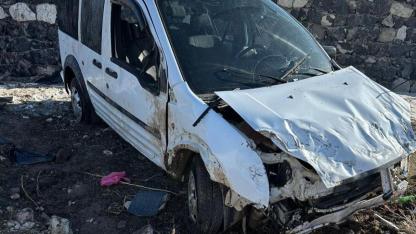 Doğubayazıt’ta takla atan araçta 2 kişi yaralandı