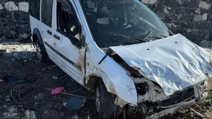 Doğubayazıt’ta takla atan araçta 2 kişi yaralandı