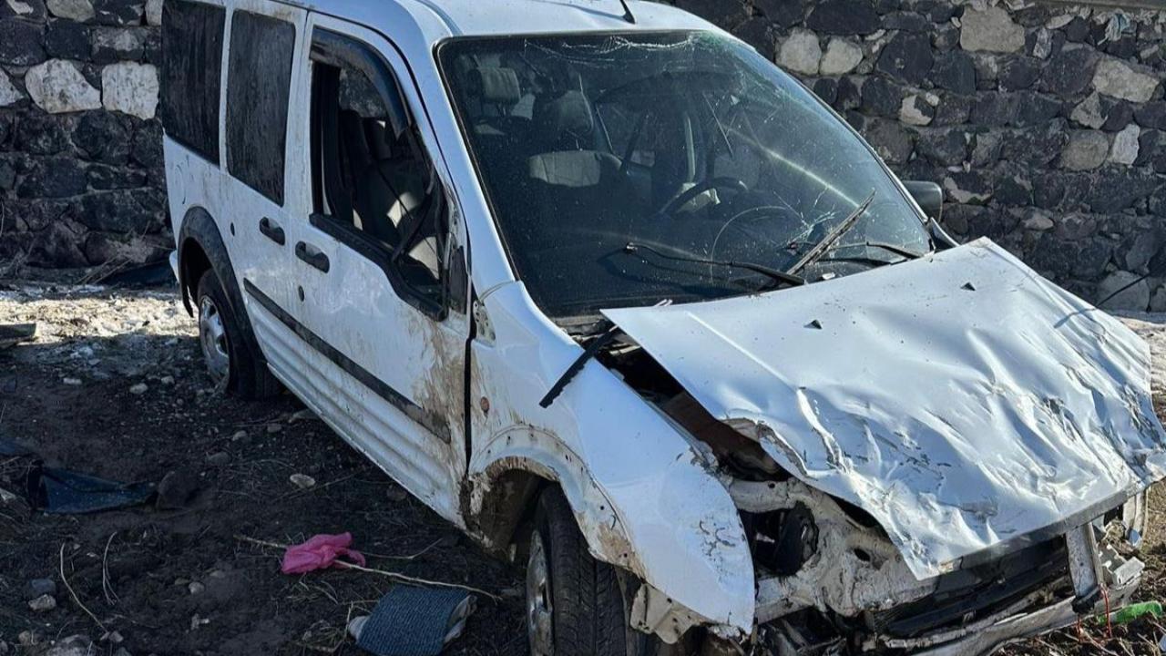 Doğubayazıt’ta takla atan araçta 2 kişi yaralandı