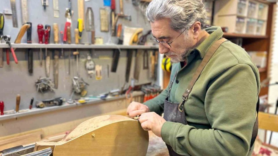 El emeğiyle üretilen bağlamalar Van'dan birçok ülkeye gönderiliyor