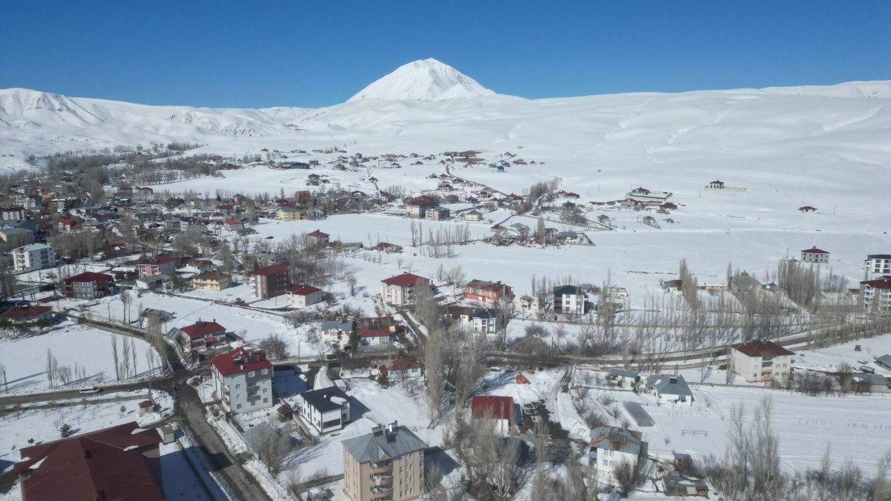 (Videolu Haber) Eleşkirt’te kar çilesi manzaraya dönüştü