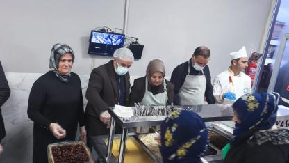 Erciş Belediyesi Eş Başkanları Temel ve Bilici, İftarı Ercişlilerle Açtılar